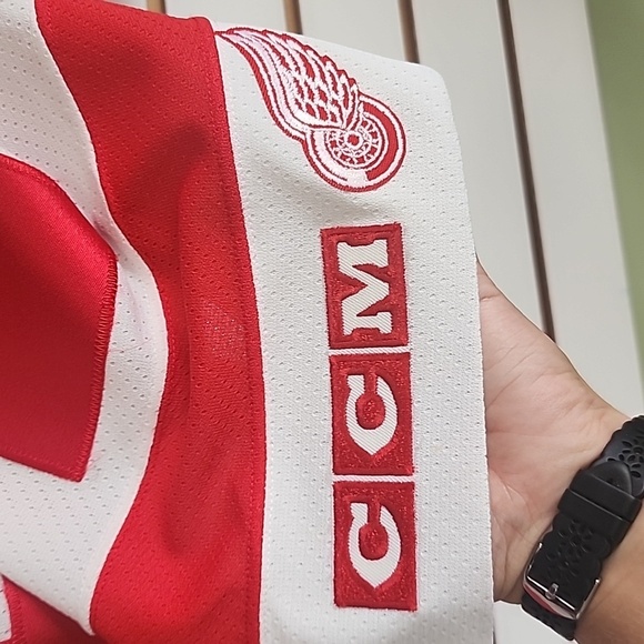 Boys L/XL vintage Shanahan Red Wings jersey - Picture 6 of 8